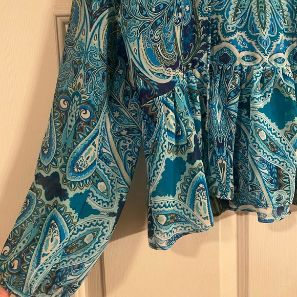 Belle and Sky blue/green flowy crop top in medium - Picture 4 of 4